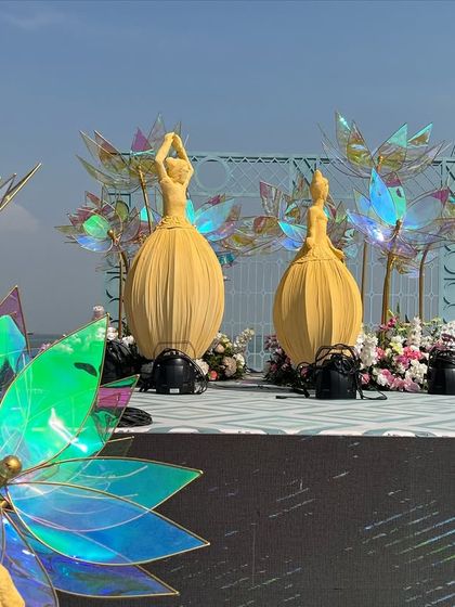 Unique Varmala & Stage Designs photo 11