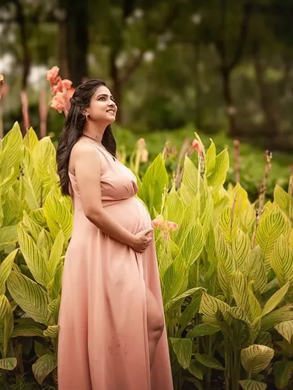 Standing tall and radiant amidst a field of flowers, this portrait is all about embracing the quiet strength of motherhood. My outdoor sessions are perfect for capturing that natural, sun-kissed glow in a peaceful setting.