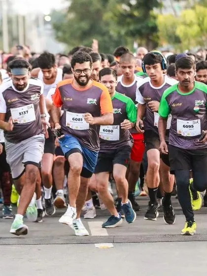 Feel the energy of our community at the starting line of the Freedom Run. We believe in the power of training together, where shared motivation pushes everyone to achieve more.