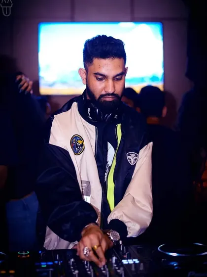 Let your heart beat for music. This is a throwback to a Halloween set, where even with the costume and theme, the focus is always on delivering the perfect mix.