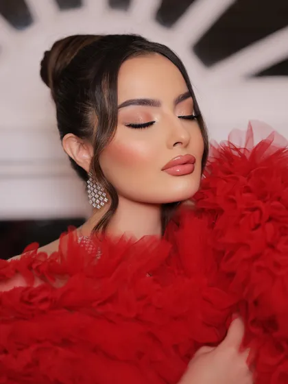 A close-up on the soft, clean makeup for this glamorous red gown look. The focus is on flawless skin, a gentle eye, and a natural lip, proving that glam can also be sophisticated and understated.