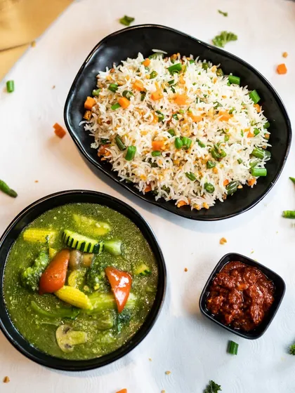Our Burnt Garlic Rice with Vegetables in Green Garlic Sauce is the perfect dish to awaken your taste buds with its peppery garlic flavors.