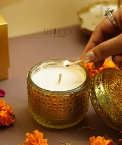Sparkle up your space with our enchanting dotted jar candle. This golden glass jar has a beautiful texture and comes with an embossed lid.