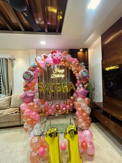 This view shows the Hello Kitty home decoration in its living room context, complete with large foil number balloons.