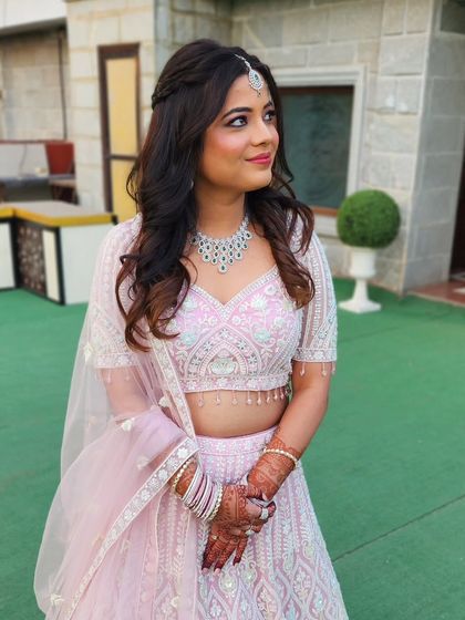 Another angle of the pastel fairy look, showing how beautifully the soft colors and gentle waves come together for an elegant reception style.