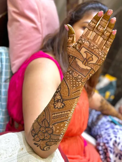 A side view of a full arm bridal design.