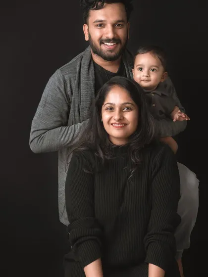 This is the color version of the family portrait, showing how you can choose between different editing styles. Whether you prefer vibrant color or timeless black and white, I tailor the final images to your taste.