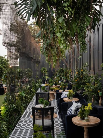 The striking contrast of lush greenery and lemons against the dramatic black paneling and flooring at our 'Lemon Garden' sangeet.