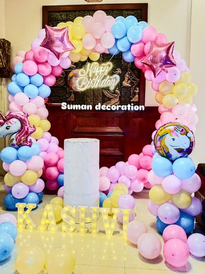 A classic unicorn-themed birthday party, perfect for kids who love magic. This setup features a circular balloon arch in pastel rainbow colors, unicorn foil balloons, and light-up letters for the name.
