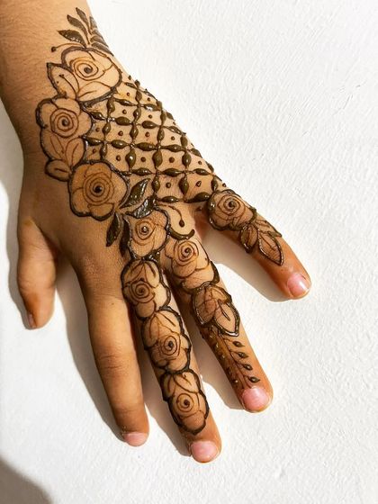 Another view of the floral design on the child's hand.