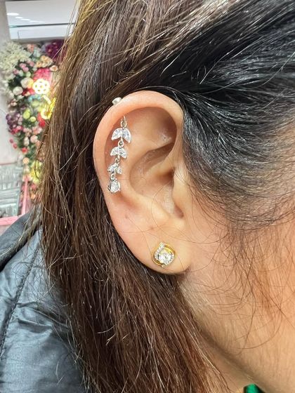 A cascading leaf hanging that adds graceful movement to the ear.