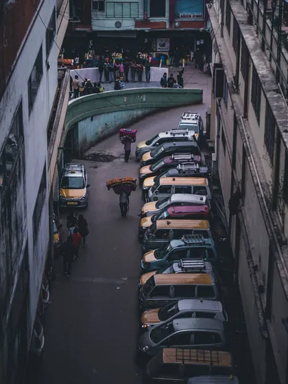 an overhead view of a crowded street and taxi stand. finding order in chaos is a challenge i enjoy, both in photography and in complex ux problems.