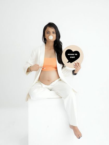 Solo Radiance: Portraits of the Mother-to-Be photo 211