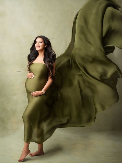 A solo portrait of the mamma-to-be with the olive green fabric. She looks so serene and powerful.