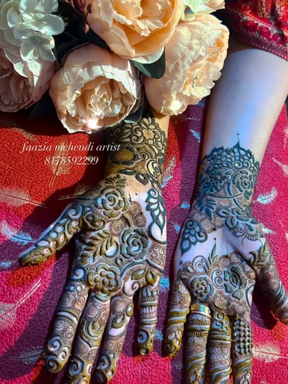 A final look at the henna for Al Kausar Makeovers. The shaded roses are the highlight of this design.