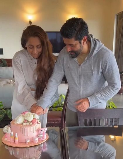 A sweet moment with Shibani and Farhan Akhtar celebrating with a pink drip cake. Shibani loves to design interesting cakes, and it's always a pleasure to work with her on these fun creations.