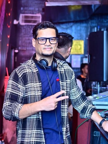 Hemanth Bhat - Wedding DJ Services Behind the Decks photo 3