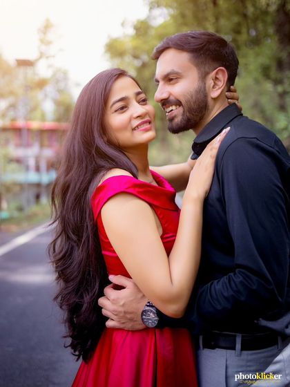 Photoklicker - Pre-Wedding & Couple Photoshoots Elegant Engagements & Formal Portraits photo 7