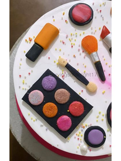 A close-up of the edible makeup on this custom cake. I used edible glitter for the eyeshadow palette to make it sparkle just like the real thing.