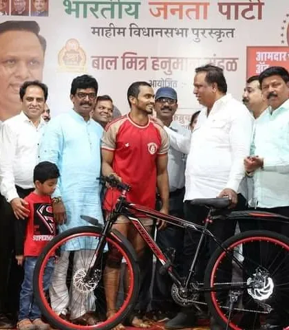 Akshay Soni receiving a bicycle as the prize for being the 'Best Player of the Tournament'.