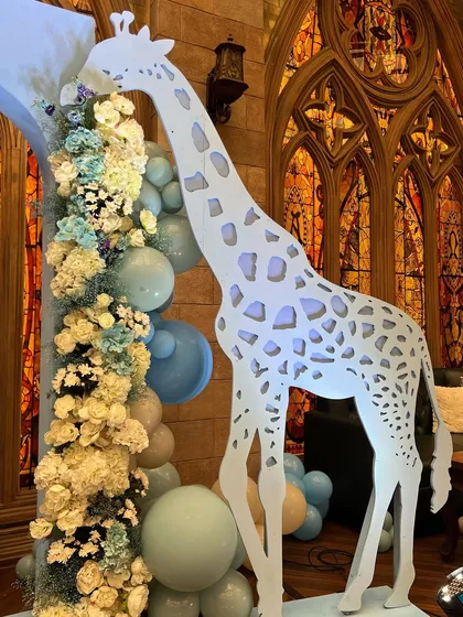 The theme was carried through with a magnificent floral installation of blue hydrangeas on the bar and a large, backlit giraffe cutout that added a touch of modern whimsy.