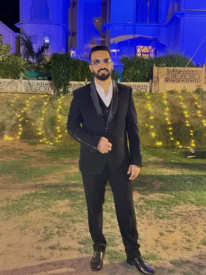Black, bold, and unstoppable. A classic all-black suit for a sophisticated evening event.