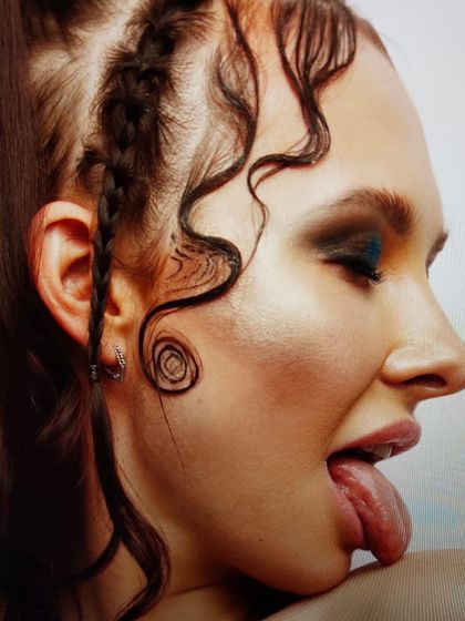 High-Fashion & Avant-Garde photo 6