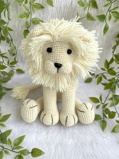 This majestic white lion has such a beautiful, full mane. I love making this sitting version, which is perfect for display in a nursery or for gentle play. The details on his paws make him extra special.