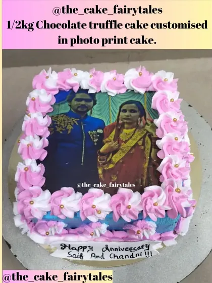 Another view of the personalized anniversary photo cake, showing the piped border and handwritten message.