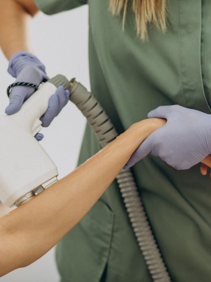 Here, a laser hair removal treatment is being performed on the arm. My advanced laser works on different hair thicknesses, ensuring comprehensive hair reduction for smooth, touchable arms. This is a great option for those looking for a long term hair removal solution.