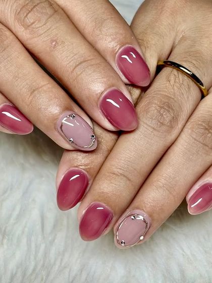 Gloss so shiny, it needs its own spotlight. This elegant manicure features sheer pink jelly nails with delicate silver crystal outlines on the accent nails.