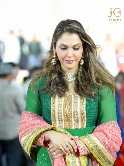 A moment of reflection. Isha Koppikar Narang's traditional look is completed by the heritage charm of her Polki jewellery set, glowing with an inner radiance.