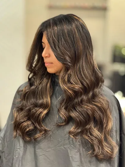 A lovely hazelnut balayage. The nutty brown tones are warm and inviting, creating a soft and natural look.