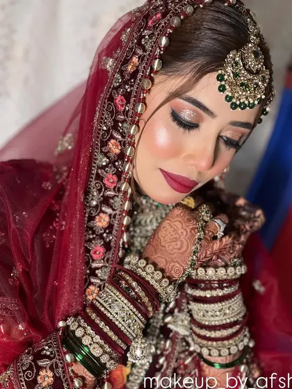 The complete look with the dupatta. The way her jewellery, makeup, and outfit come together is just stunning.