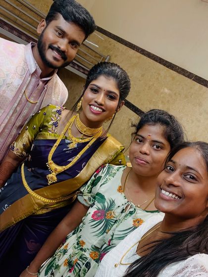 A few happy selfies with the sweet bride Akila at her engagement. Her navy blue silk saree was draped for comfort and style, and her smile is the best feedback.