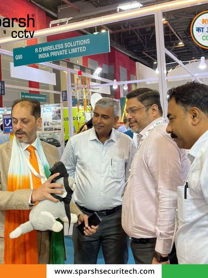 Our founder, Sanjeev Sehgal, demonstrates the Shwaanetra dog-mounted camera system, a unique solution that drew great interest at the Traffic InfraTech Expo.