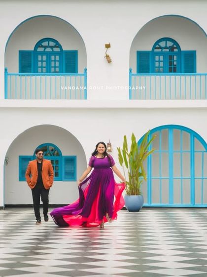 This Santorini-themed location in Bangalore offers a slice of Greece close to home. The iconic white and blue architecture creates a stunning and romantic setting for a pre-wedding shoot.