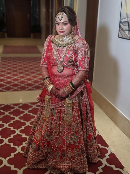 A confident pose from a happy bride. My goal is always to make you feel like the best version of yourself on your wedding day.