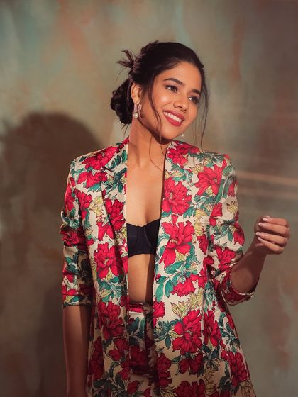 A smiling and confident shot of Karunya. The lighting creates a beautiful flare, adding a touch of magic to the photo.