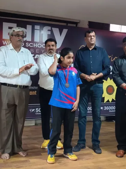 Akanksha Singhal receives her bronze medal for the U-14 Girls Individual event at the CBSE Cluster tournament.