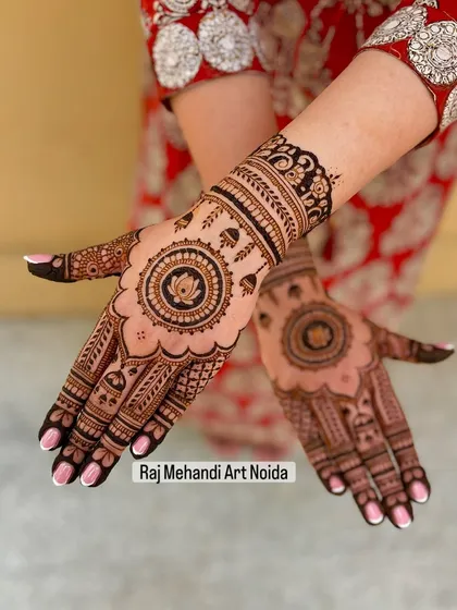The lotus mandala is a classic and one of my most requested party designs. It's elegant, centered, and looks beautiful on the palm, combining fine line work with bold shading to create a balanced and striking piece of henna art.