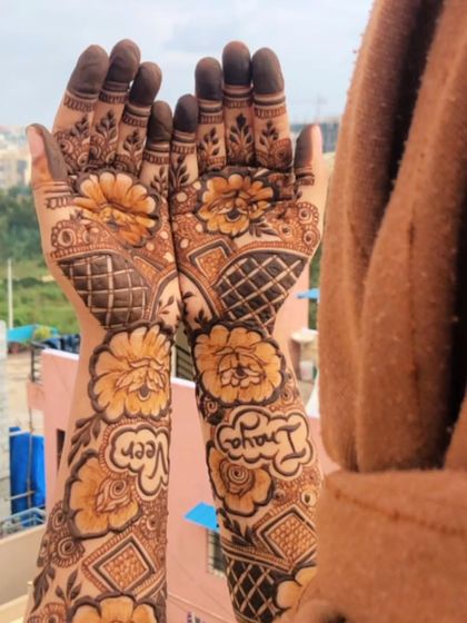 A beautiful bridal design with the couple's names, Veer and Inaya, lovingly written among the floral patterns.