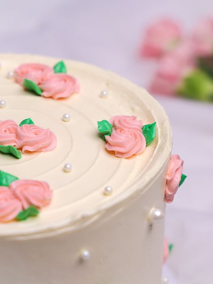 Liliyum Patisserie - Special Occasion Cakes Elegant Floral & Botanical Masterpieces photo 21