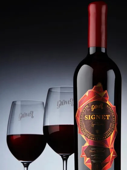 Now pouring: the Signet Spectrum 2023 vintage. This wine is matured in egg-shaped concrete tanks, a one-of-a-kind process I use to yield the finest expressions of the grape and the terroir.