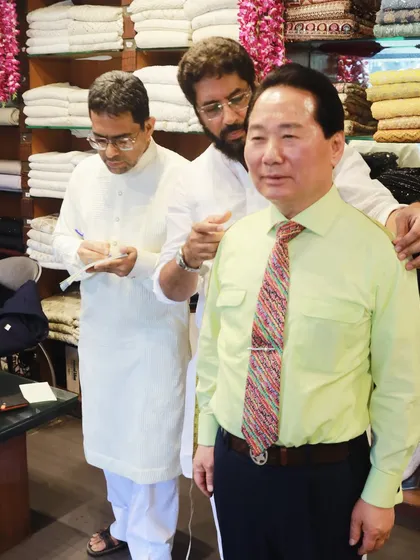 A memorable moment from when I hosted the Masters Tailor Association of India. Here, I am taking measurements for an international delegate, sharing my techniques and passion for the craft of bespoke tailoring.