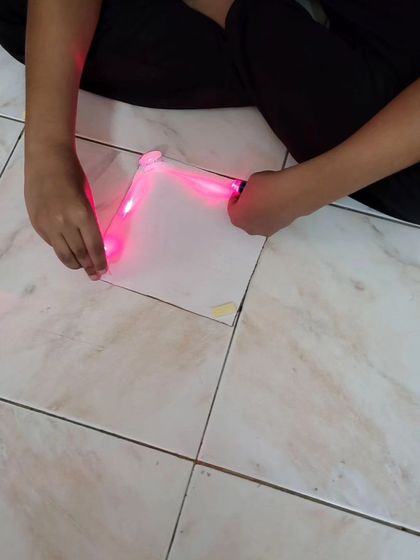 Fun in Science - Science Camps Exploring Physics & Electronics photo 10