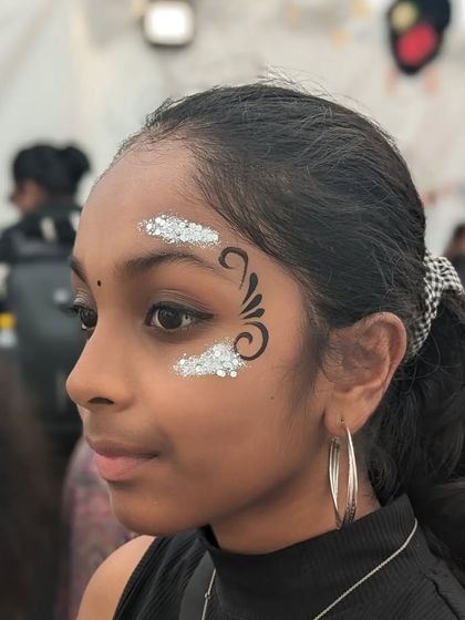 A simple black swirl design accented with silver glitter, a quick and popular choice.