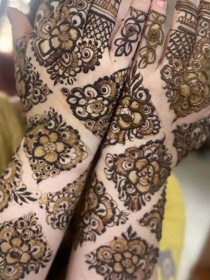 Shaikh Yasmeen - Wedding Party & Guest Mehendi Designs for Family & Bridesmaids photo 27