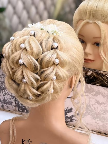 A detailed photo of the creative bun, showing the beautiful texture and pearl details.