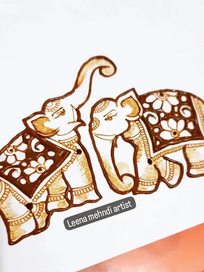 Another beautiful pair of decorated elephants. These can be placed facing each other on opposite hands for a symmetrical bridal look.